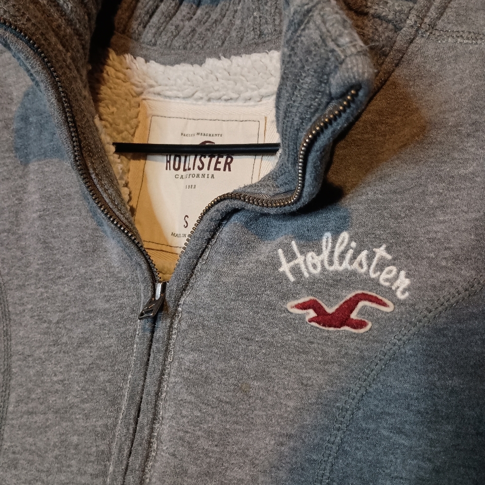 Hollister Fleece Zip Up Sweater Jacket - Picture 3 of 6